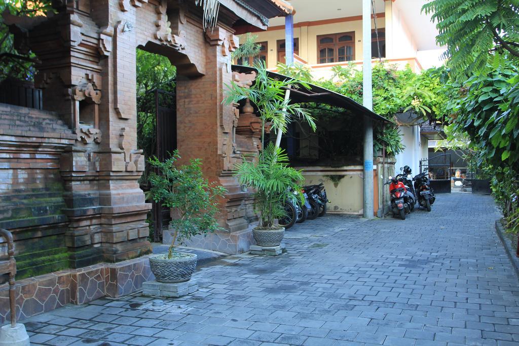 Cempaka 3 Losmen กูตา ภายนอก รูปภาพ